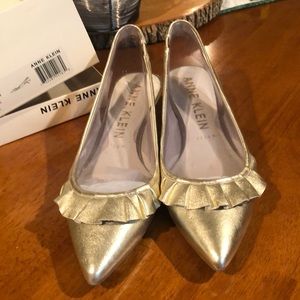 Gold Anne Klein sling back dress shoes